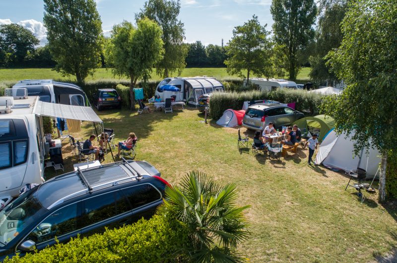 Emplacements-camping-de-la-piscine